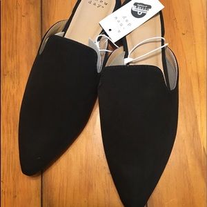 NWT Women’s Velma Slip On Pointy Toe Mule